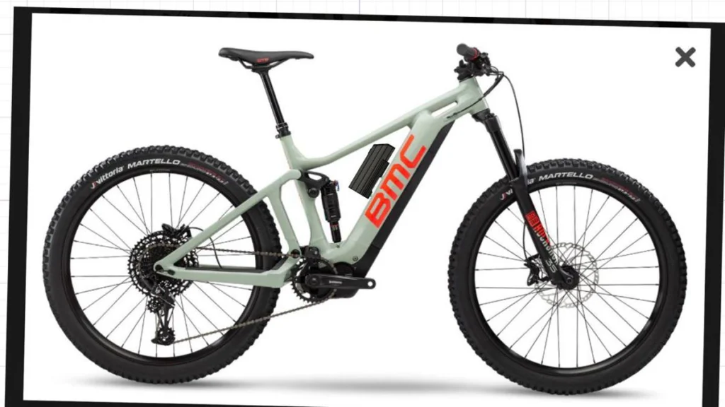 Projeção do Packbooster Mini Hex montado na BMC Trailfox