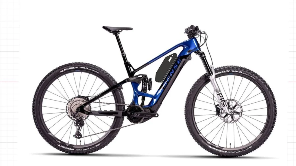 Projeção do Packbooster Custom 540 montado na Sense E-Trail Evo