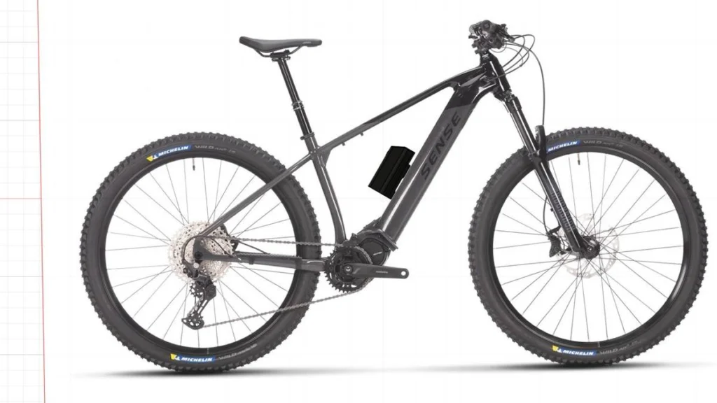 Projeção do Packbooster Mega Hex montado na Sense Impact E-Trail