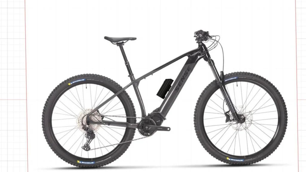 Projeção do Packbooster Mini Hex montado na Sense Impact E-Trail