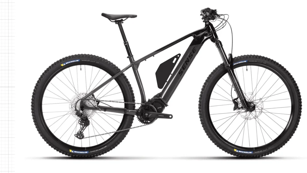 Projeção do Packbooster Custom 630 montado na Sense Impact E-Trail
