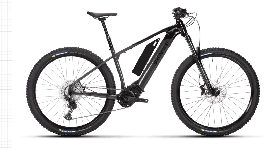 Projeção do Packbooster Custom 756 montado na Sense Impact E-Trail